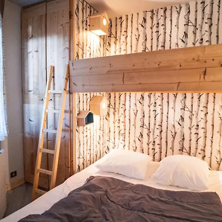 Apartamento : 4 Pers Rénové Avec Balcon, Local à Ski, Au Pied Des Pistes - Fr-1-637-70 *