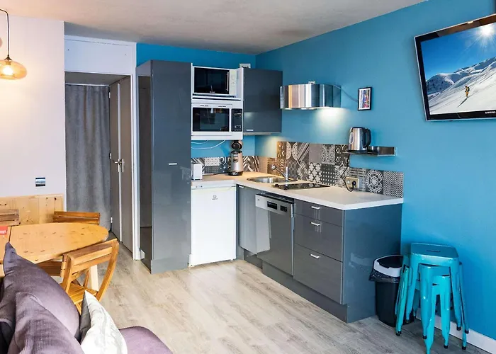 : 4 Pers Renove Avec Balcon, Local A Ski, Au Pied Des Pistes - Fr-1-637-70 *