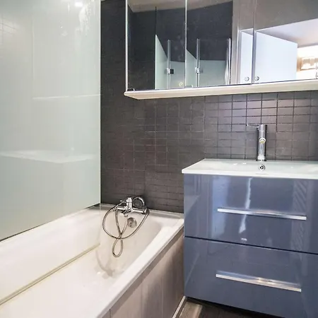 : 4 Pers Renove Avec Balcon, Local A Ski, Au Pied Des Pistes * Val Thorens
