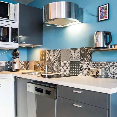 Apartment : 4 Pers Renove Avec Balcon, Local A Ski, Au Pied Des Pistes - Fr-1-637-70 *