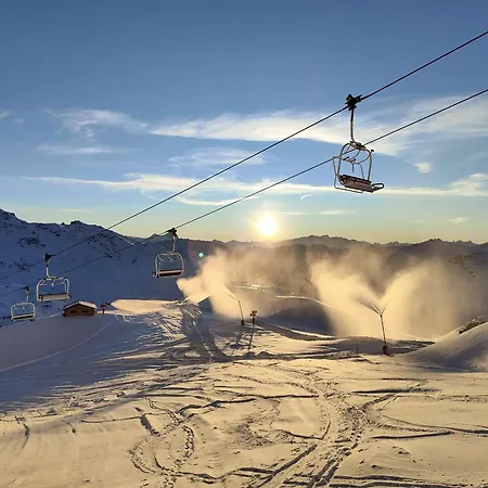 Apartment : 4 Pers Renove Avec Balcon, Local A Ski, Au Pied Des Pistes Val Thorens