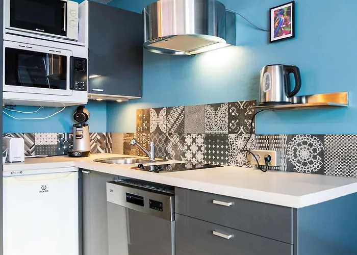 Apartment : 4 Pers Renove Avec Balcon, Local A Ski, Au Pied Des Pistes - Fr-1-637-70 *